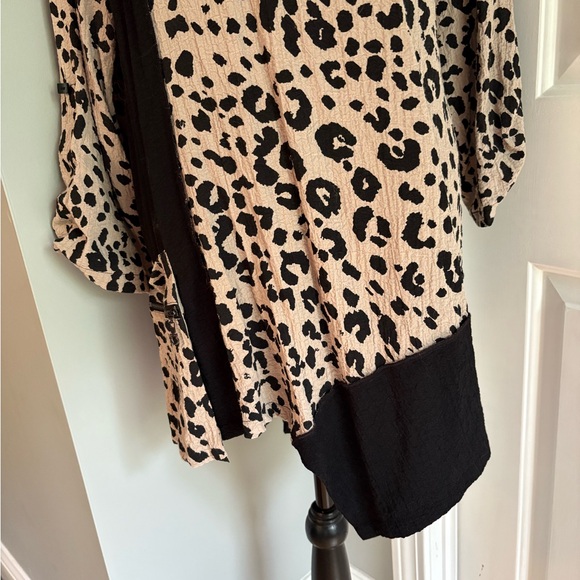 Ali Miles Black and Tan Animal Print Tunic - Picture 3 of 13